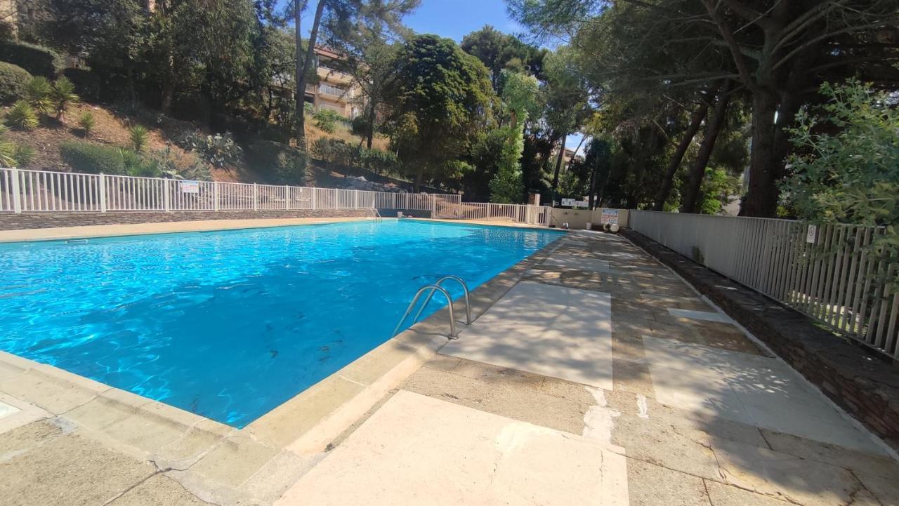 Studio Avec Vue Mer Et Terrasse La Seyne-sur-Mer Dış mekan fotoğraf